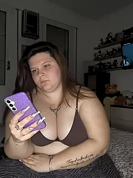 Snapshot of kitsune_giada chatting on March 12, 2025, 10:07 pm kitsune giada online show from March 12, 2025, 10:07 pm