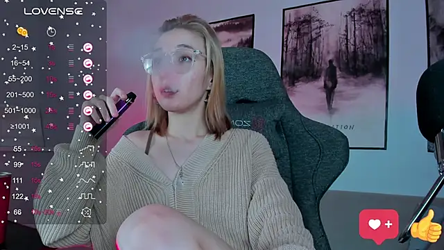 Snapshot of PhilippaAdamas chatting on February 20, 2025, 5:44 am PhilippaAdamas online show from February 20, 2025, 5:44 am