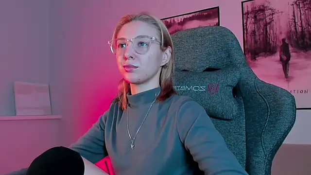 Snapshot of PhilippaAdamas chatting on February 22, 2025, 5:44 am PhilippaAdamas online show from February 22, 2025, 5:44 am