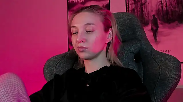 Snapshot of PhilippaAdamas chatting on March 7, 2025, 8:45 am PhilippaAdamas online show from March 7, 2025, 8:45 am