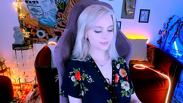 LeonaStane online show from February 9, 2025, 5:11 pm