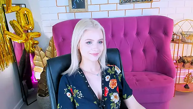 LeonaStane online show from March 5, 2025, 11:05 pm