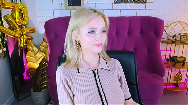 LeonaStane online show from October 2, 2025, 4:58 pm