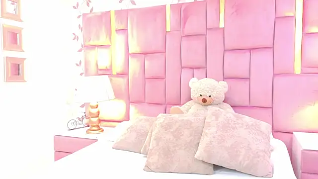 ArianaFranco online show from June 24, 2026, 2:16 pm
