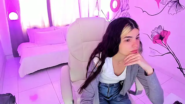 Isabela Fiorelli online show from November 9, 2025, 1:09 pm