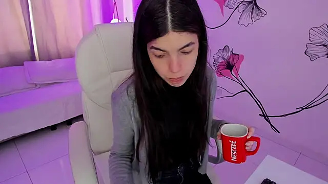 Isabela Fiorelli online show from December 16, 2025, 1:05 pm