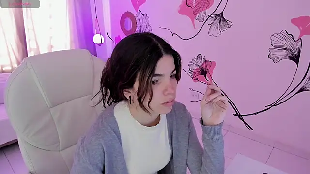 Isabela Fiorelli online show from April 12, 2026, 1:05 pm