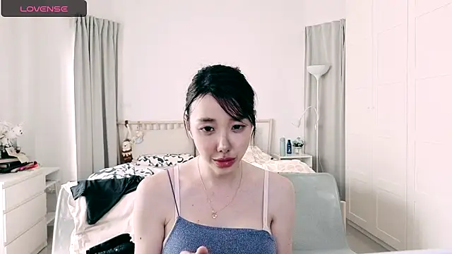 joycemilka online show from March 2, 2025, 5:01 am