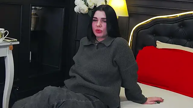 MaeveMoon online show from February 7, 2025, 8:10 pm