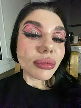 MaeveMoon online show from February 1, 2026, 5:55 pm