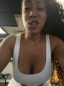 Snapshot of dianagolley420 chatting on February 26, 2025, 9:48 pm dianagolley420 online show from February 26, 2025, 9:48 pm