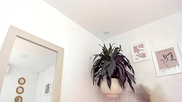 mariia juana  online show from February 9, 2025, 5:54 pm