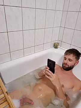 ademandjulia online show from October 3, 2025, 7:00 pm