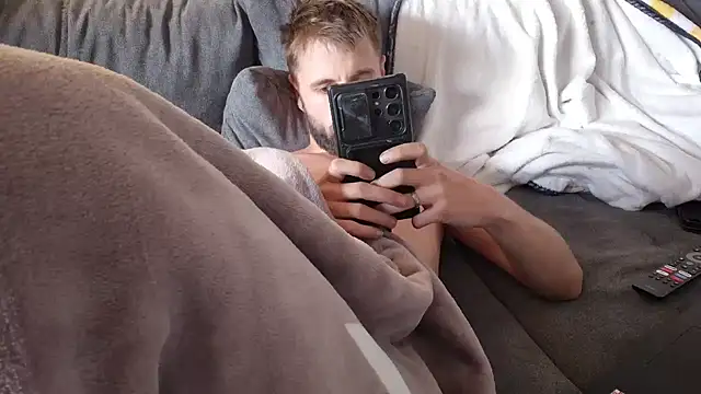 ademandjulia online show from October 30, 2025, 3:35 pm