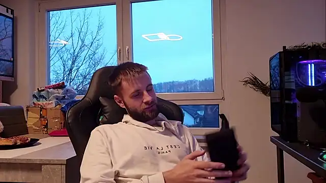 ademandjulia online show from January 14, 2026, 3:28 pm