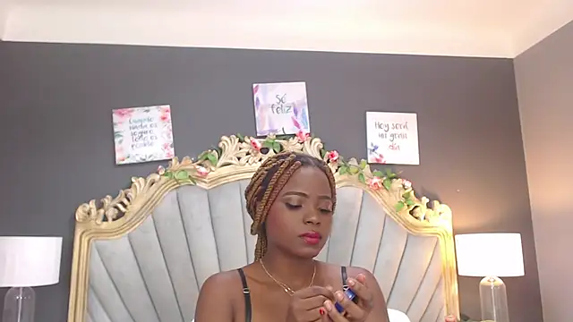 LindaBird online show from February 18, 2025, 11:30 pm