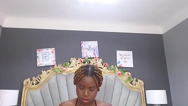 LindaBird online show from February 19, 2025, 8:10 pm