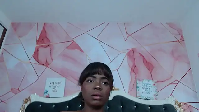 LindaBird online show from October 31, 2025, 12:17 pm