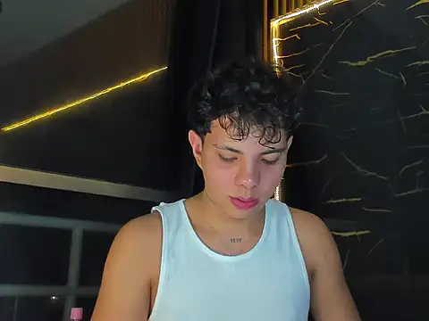 Snapshot of Alessandro_1610 chatting on July 8, 2026, 5:45 am Alessandro 1610 online show from July 8, 2026, 5:45 am