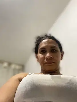 Carola-Ross online show from September 22, 2025, 2:02 am