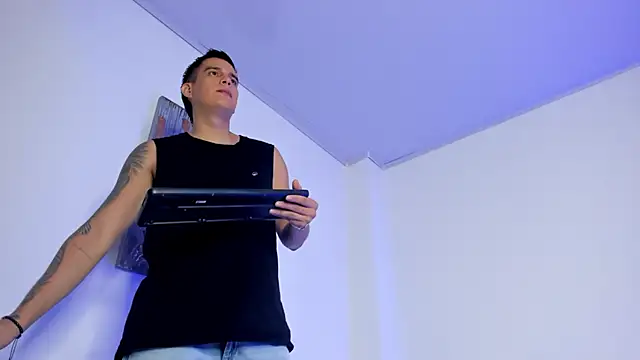 hugosan12 online show from March 13, 2026, 4:35 pm