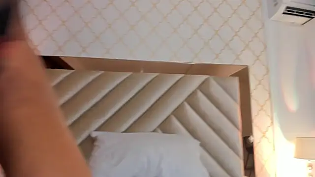 daphneebridge online show from October 18, 2025, 8:31 pm