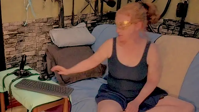 Scarlett Switch online show from November 13, 2025, 9:14 pm