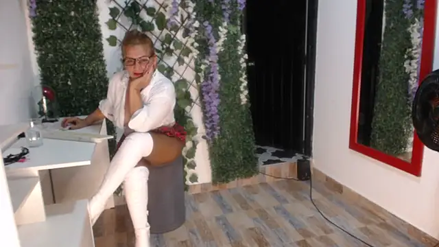 Snapshot of StephyJones1 chatting on September 25, 2025, 9:18 pm StephyJones1 online show from September 25, 2025, 9:18 pm