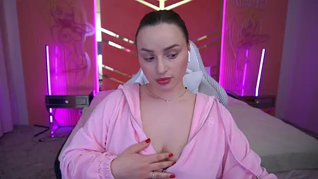 LindsieGreyy online show from March 20, 2025, 11:38 am