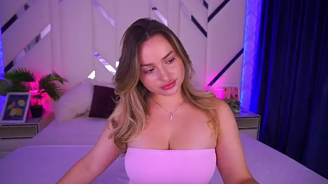 LindsieGreyy online show from September 29, 2025, 6:18 am