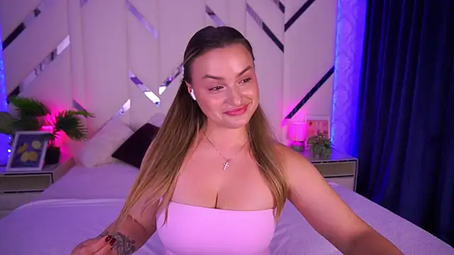 LindsieGreyy online show from October 3, 2025, 6:43 am