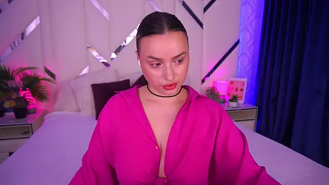 LindsieGreyy online show from November 5, 2025, 8:14 am