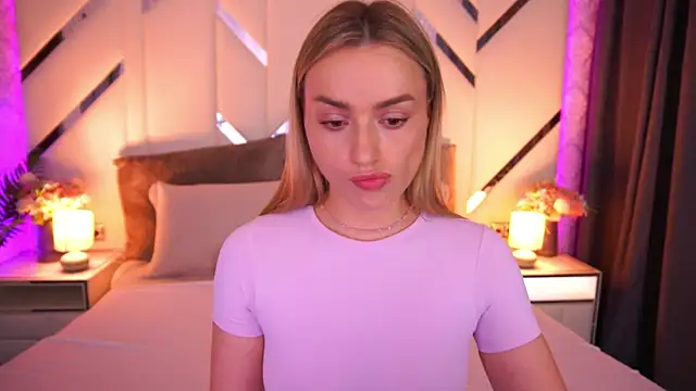 LindsieGreyy online show from June 25, 2026, 12:31 pm