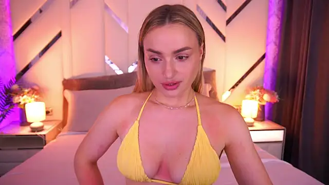 LindsieGreyy online show from June 26, 2026, 12:53 pm