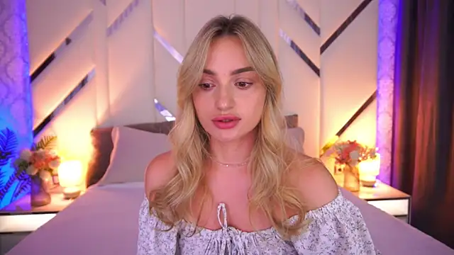 LindsieGreyy online show from July 9, 2026, 12:42 pm