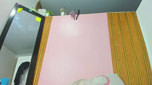 camilagreeco online show from October 5, 2025, 2:37 pm