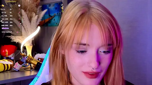 Hisoka akerley online show from September 14, 2025, 4:28 pm