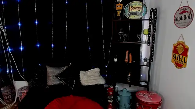 anuvyz miller  online show from March 18, 2026, 12:52 pm