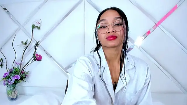 Lynda Bonnie online show from March 22, 2025, 4:04 pm