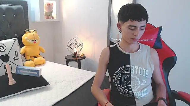 MaikyCooper online show from March 14, 2025, 4:32 am