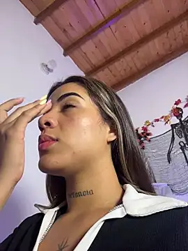 Maryybellax online show from November 5, 2025, 10:32 pm