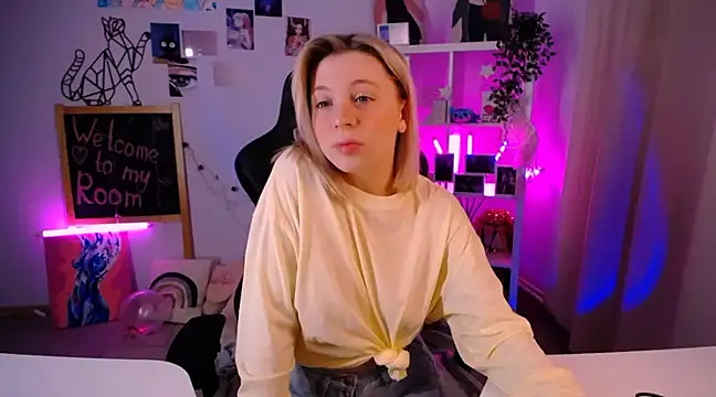 EllySunlover online show from February 12, 2025, 4:22 pm