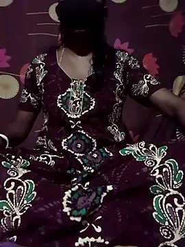 Snapshot of CuteRani001 chatting on November 4, 2025, 7:40 am CuteRani001 online show from November 4, 2025, 7:40 am