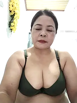 Baby-bigtits2024 online show from September 24, 2025, 1:25 pm