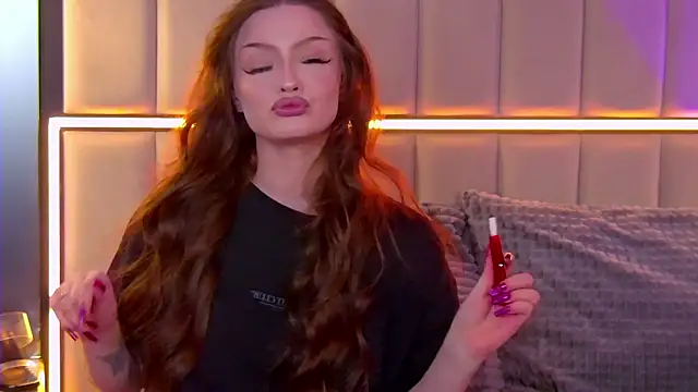 Snapshot of AlexaBright chatting on November 18, 2025, 6:34 pm AlexaBright online show from November 18, 2025, 6:34 pm