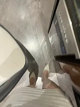 Mia-77 online show from April 29, 2026, 4:49 am