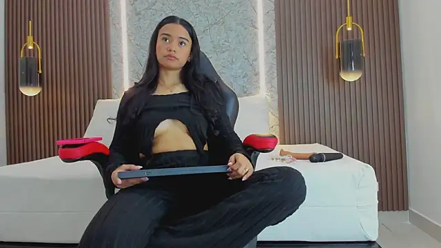 Snapshot of selena_foox chatting on March 21, 2025, 3:22 am selena foox online show from March 21, 2025, 3:22 am