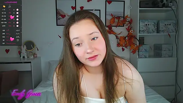 Snapshot of EmilyxxGraces chatting on March 5, 2025, 1:31 am EmilyxxGraces online show from March 5, 2025, 1:31 am