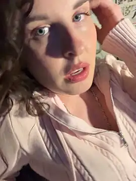 MollyBer online show from November 13, 2025, 7:35 pm