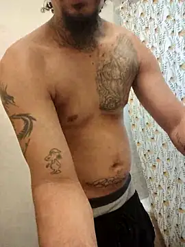 Snapshot of Rican8inches chatting on October 27, 2025, 4:33 pm Rican8inches online show from October 27, 2025, 4:33 pm